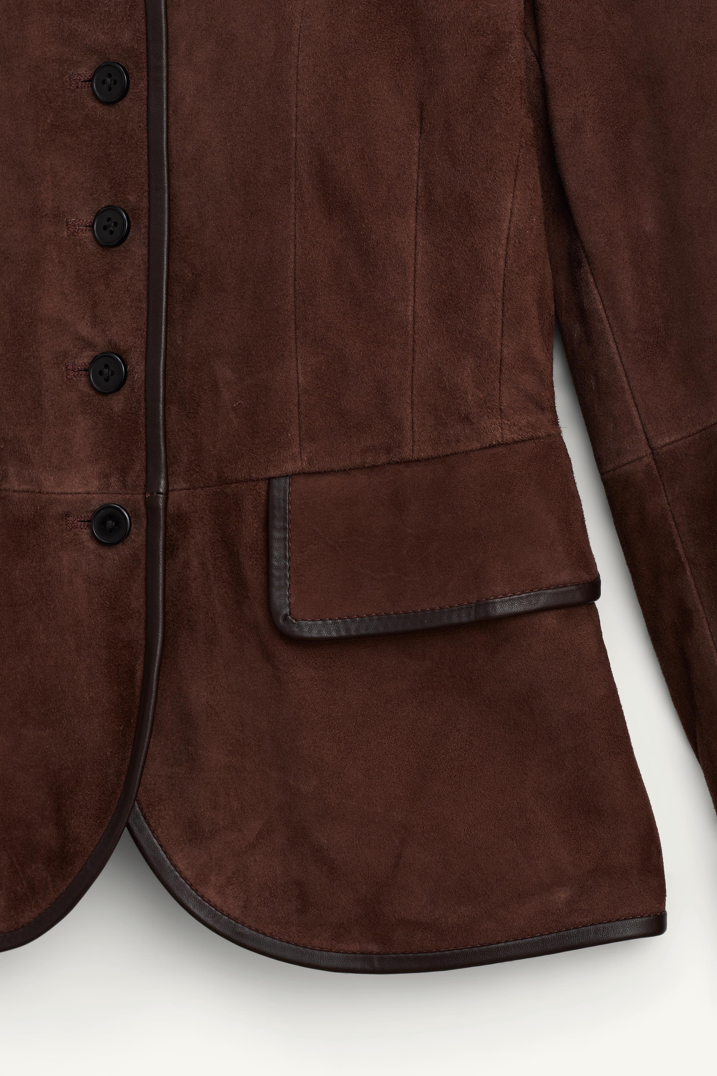 VESTE AJUSTÉE EN CUIR DAIM ÉDITION LIMITÉE